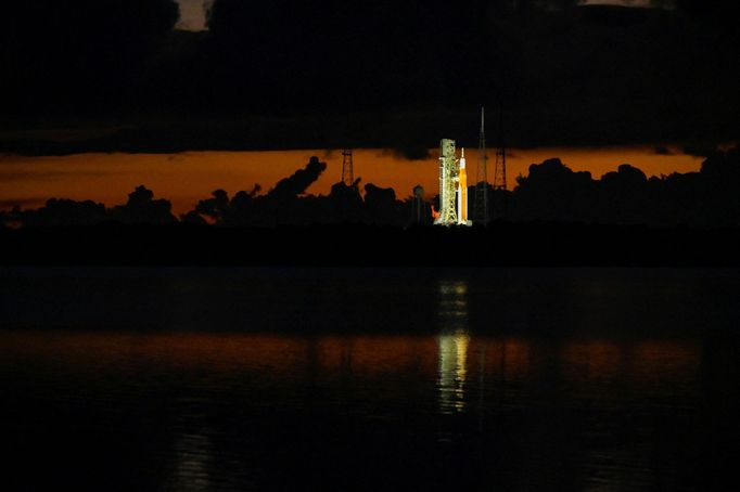 Raketa nové generace NASA (Space Launch System) s vybavená modulem Orion pro let lidské posádky na Měsíc. Mys Canaveral, Florida, USA. 29. 8. 12.