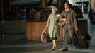 Olivia Colmanová jako Susan a David Thewlis v roli Christophera.