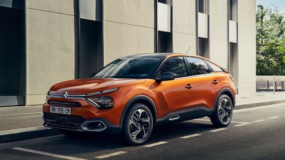 Citroën C4 sází v nové generaci na výrazný design a příklon k SUV.