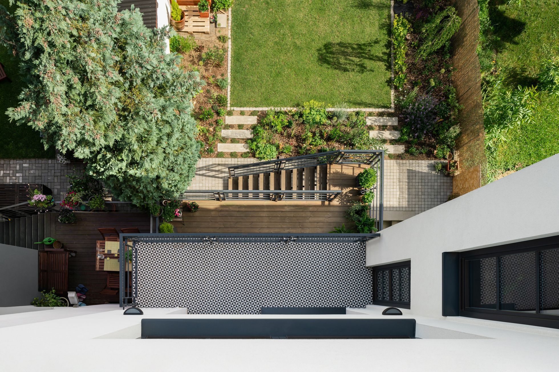 No architects - v řadě