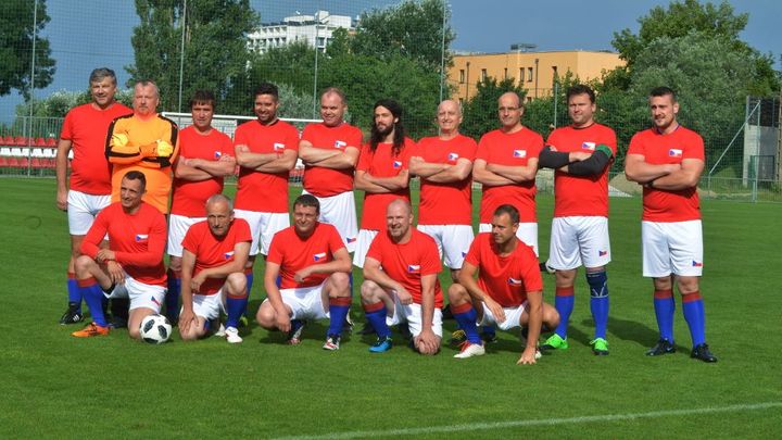 Jedeme uspět! Čeští politici se chystají na fotbalový turnaj visegrádské čtyřky