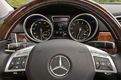 Nová třída M Mercedesu: První SUV s aktivní kapotou