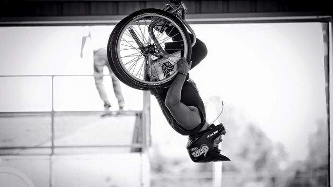 Aaron „Wheelz“ Fotheringham, známý především ze světové adrenalinové show Travise Pastrany - Nitro Circus.