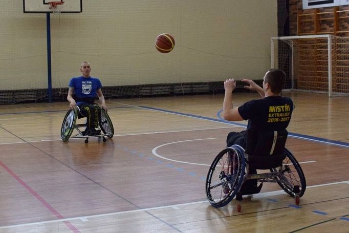 Na organizaci nového basketbalového klubu se podílí také úspěšný plavec a florbalista Ivan Nestával ml.