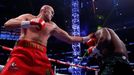 Zápas Tyson Fury (červené trenky) - Derek Chisora o titul šampiona WBC