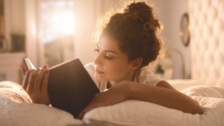 Čtení sníží stres a prospívá zdraví. Sedm knih, které vám zpříjemní podzimní večery; Zdroj foto: iStock