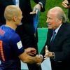 MS 2014, Brazílie-Nizozemsko: Arjen Robben a Sepp Blatter