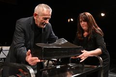 Koncert připomněl osmdesátiny skladatele Štědroně, dostal dort ve tvaru klavíru