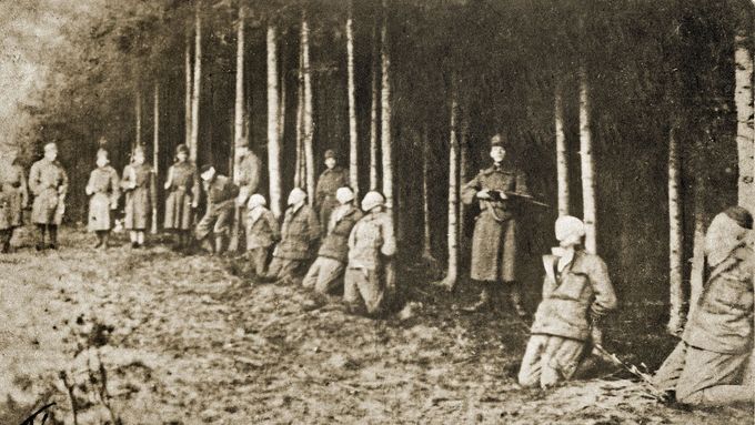 Středa 29. května 1918, Nový Bor, les u hřbitova: pět měsíců před vznikem Československa bylo zastřeleno sedm aktérů rumburské vzpoury. Vůdci F. Noha, S. Vodička a V. Kovář byli popraveni v Rumburku.