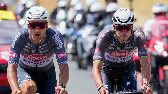 Jonas Rickaert a Mathieu van der Poel v úniku v deváté etapě Tour de France 2025
