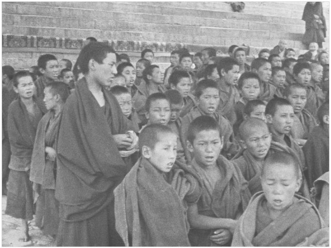 Fotografie z knihy Tibet - země, kde lidé dohánějí celé tisíciletí jediným skokem Jana Vinaře, která vyšla s odborným doslovem.