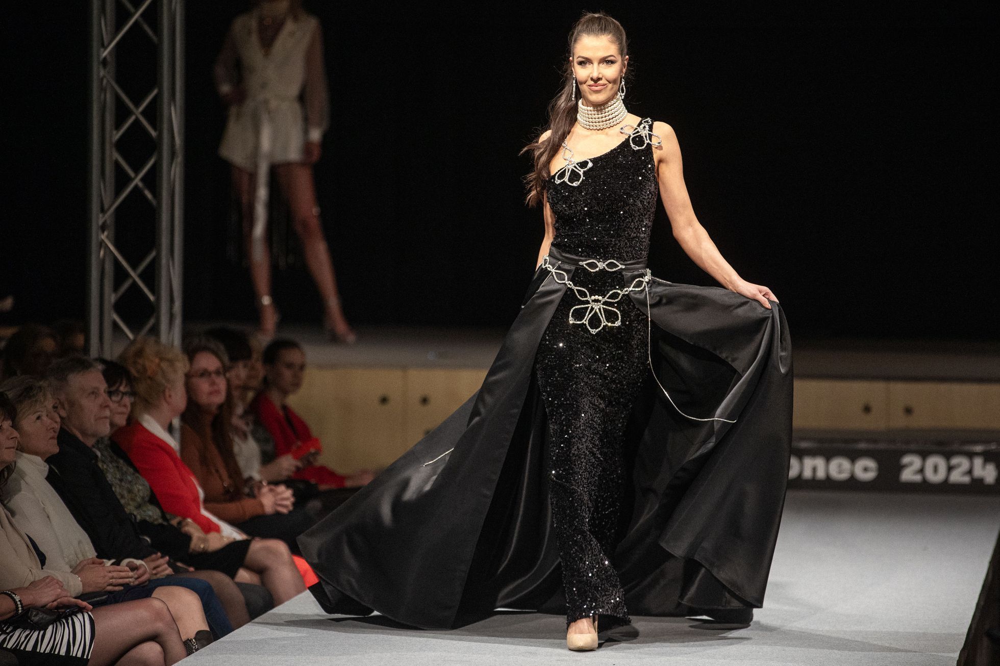 Módní přehlídka Made in Jablonec, šperky, bižuterie, móda, modelka