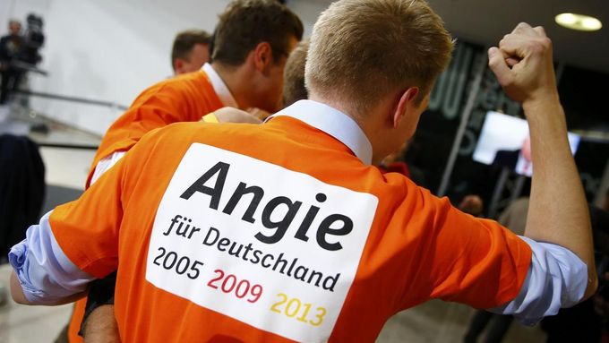 Angele Merkelové její stoupenci říkají důvěrně "Angie". Před čtyřmi lety ji dokonce ve volební kampani doprovázela stejnojmenná píseň slavných The Rolling Stones.