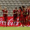 Alexis Saelemaekers slaví se spoluhráči gól v zápase skupiny E kvalifikace MS Belgie - Česko