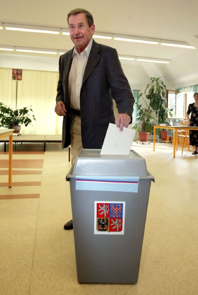 V České republice proběhlo referendum o vstupu do EU - od pátku 13. června do soboty 14. června 2003.