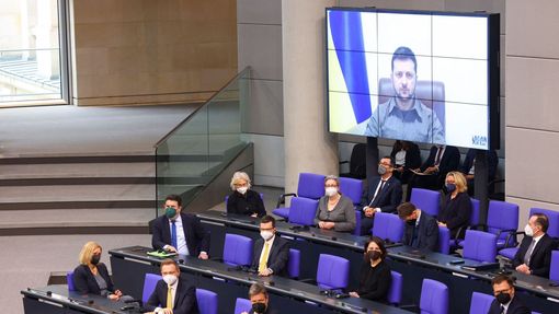 Ukrajinský prezident Volodymyr Zelenskyj na dálku promluvil před Německým spolkovým sněmem.