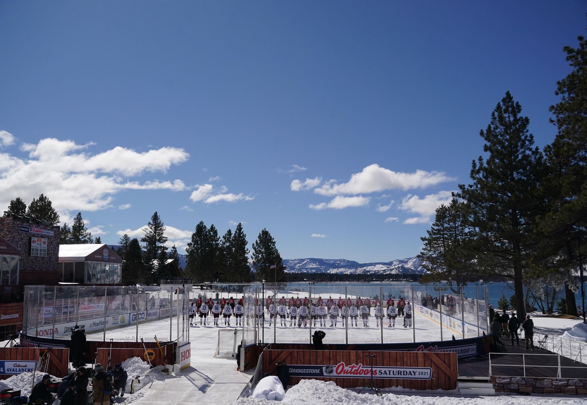 Zápas NHL Colorado - Vegas 3:2  u jezera Tahoe