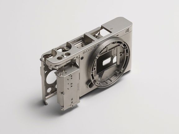 Tělo fotoaparátu Sony A6500 je vyrobeno z hořčíkové slitiny.
