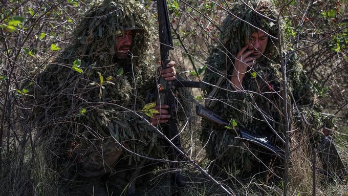 Maskovaní ukrajinští vojáci.