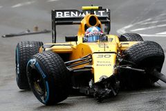 Formule 1 živě: V Monaku se dost bouralo, pro vítězství si dojel Hamilton