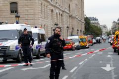 Při střelbě před mešitou ve Francii byli zraněni dva lidé. Policie podezřelého zatkla
