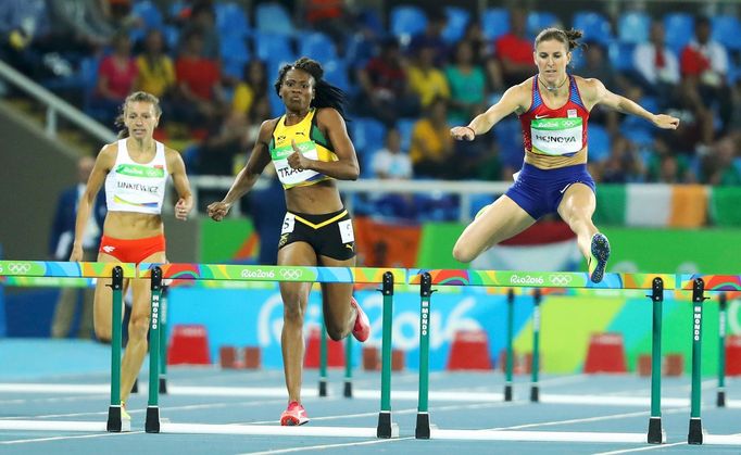 OH 2016, atletika - 400 m př.: zprava Zuzana Hejnová, Ristananna Traceyová (JAM)  a  Joanna Linkiewiczová (POL)