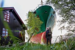 Nor po ránu zjistil, že má na zahrádce kontejnerovou loď