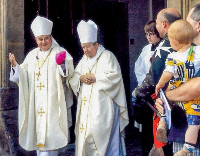 Život bývalého kardinála a pražského arcibiskupa pražského Dominika Duky na archivních snímcích.