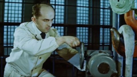 Jak se stavěl jaderný reaktor v Řeži. Unikátní záběry z roku 1955