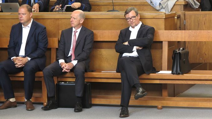 Martin Jireš, Jindřich Řehák a David Rath (zleva) - tři z obžalovaných v korupční kauze bývalého středočeského hejtmana