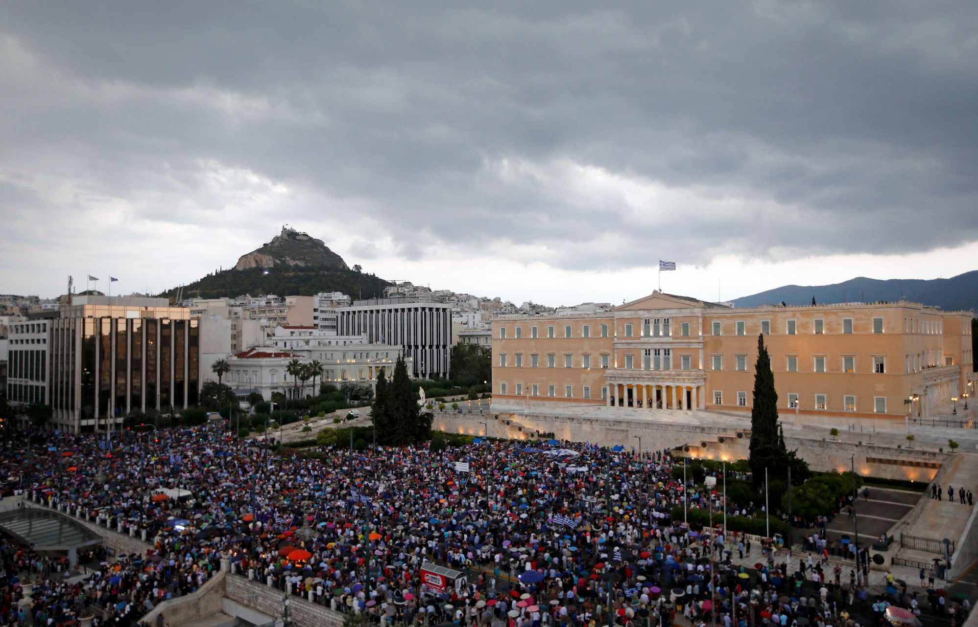 Proevropská demonstrace na náměstí Syntagma.