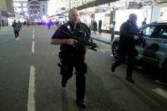 Policie evakuovala londýnské metro kvůli údajné střelbě, ta se nepotvrdila. Provoz je nyní obnoven