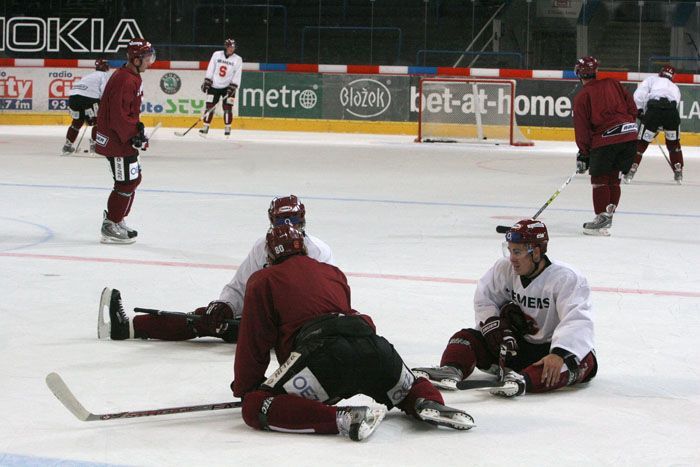 Hokejisté poprvé na tréninku