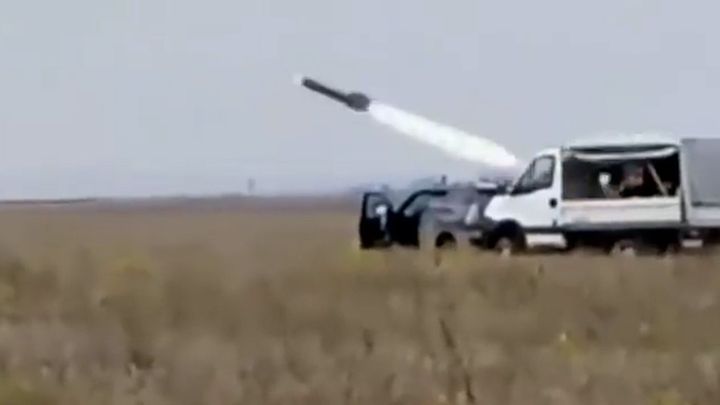 Tajemné dodávky smrti. Ukrajinci používají proti Rusům nebezpečnou provizorní zbraň; Zdroj foto: Aktuálně.cz/Twitter/Ukraine Weapons Tracker