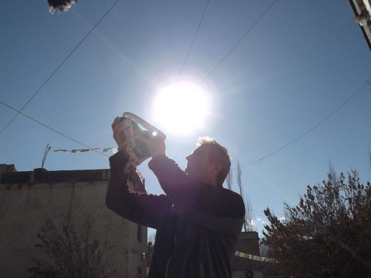 Čeští dobrovolníci učí malé Tibeťany hokej