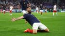 Olivier Giroud slaví gól v osmifinále MS 2022 Francie - Polsko