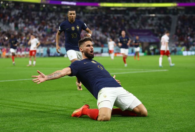 Olivier Giroud slaví gól v osmifinále MS 2022 Francie - Polsko