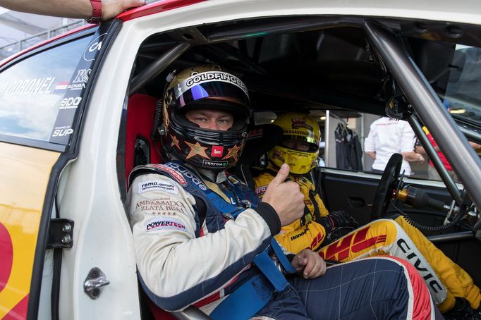 Adam Lacko  a pilot WTCR Tom Coronel a při závodech ME tahačů na Slovakia Ringu 2018