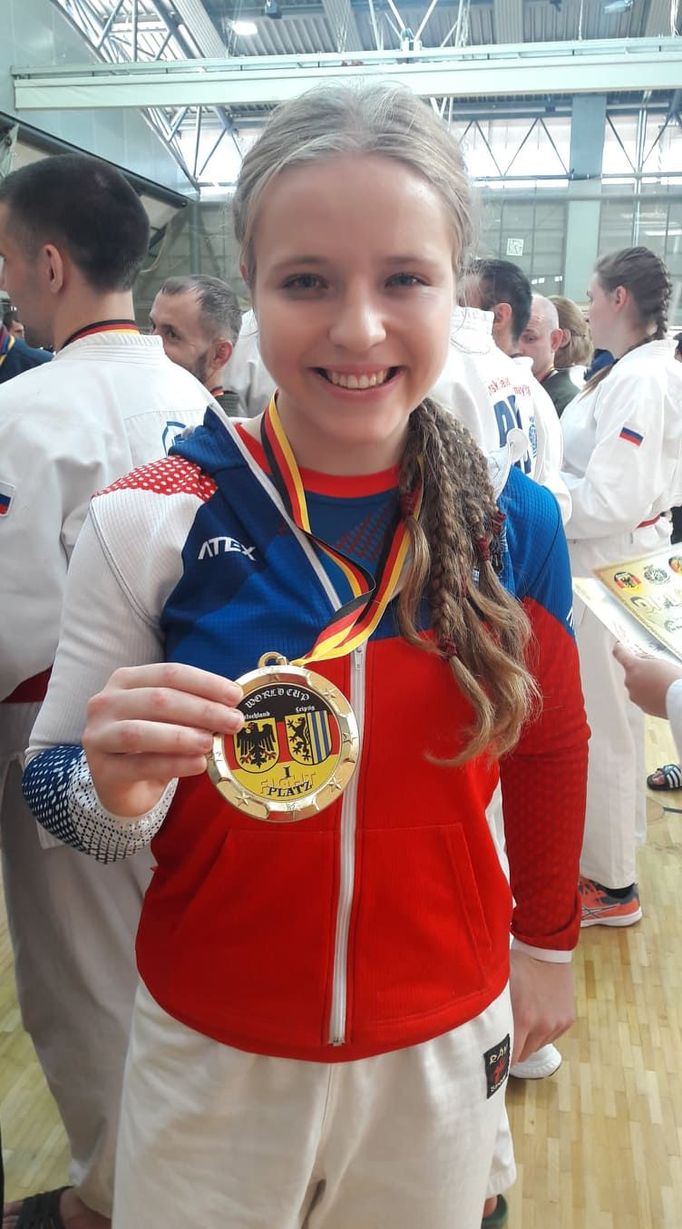 Martina Ptáčková po vítězství v SP 2019 v hand-to-hand combatu.