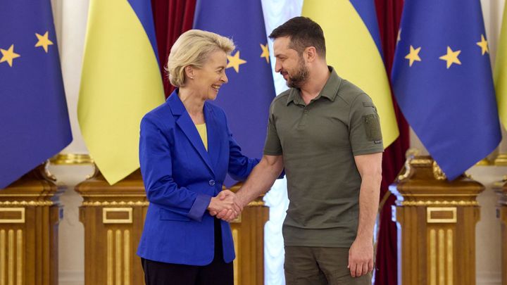 Unijní kasa zeje prázdnotou. Evropská komise žádá státy o další miliardy pro Ukrajinu