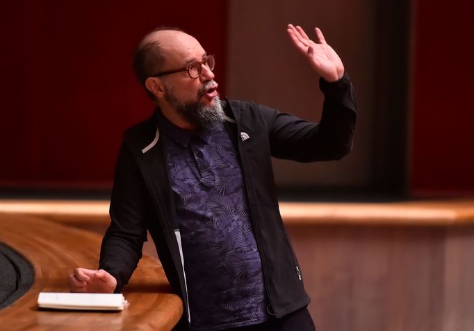 Režisér Dodo Gombár na zkoušce inscenace Martinů - Česká rapsodie Bohuslavova.