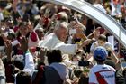 Papež v Bolívii varoval před konzumním způsobem života