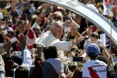 Papež v Bolívii varoval před konzumním způsobem života