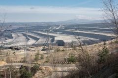 Europoslanci vyzvali k zakročení proti Polsku kvůli dolu Turów u českých hranic