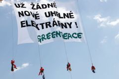 Aktivisté protestovali v Prunéřově, střechu neobsadili