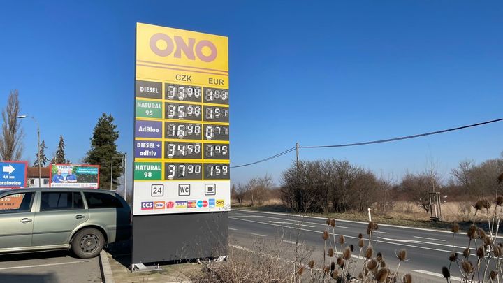 Nafta se zlevňuje, na všech pumpách se to ale neprojevilo. Budou se paliva zdražovat?; Zdroj foto: Eva Srpová