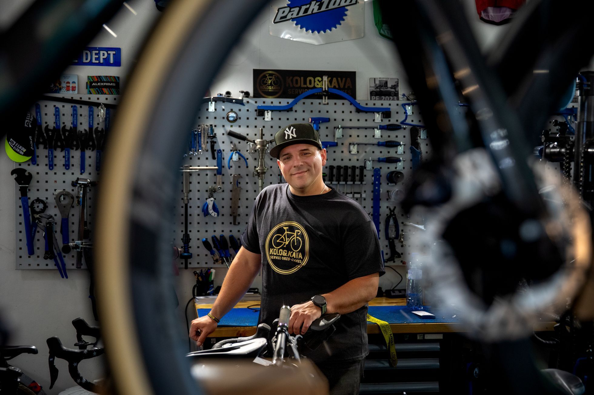 kolo a káva, kolo, káva, podnik, kavárna, servis, cyklistika, oprava, červený újezd