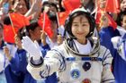 Loď s první čínskou kosmonautkou přistála na Zemi