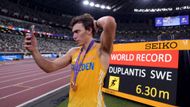 Švédský tyčkař Armand Duplantis a jeho rekord při MS v atletice 2025 v Tokiu