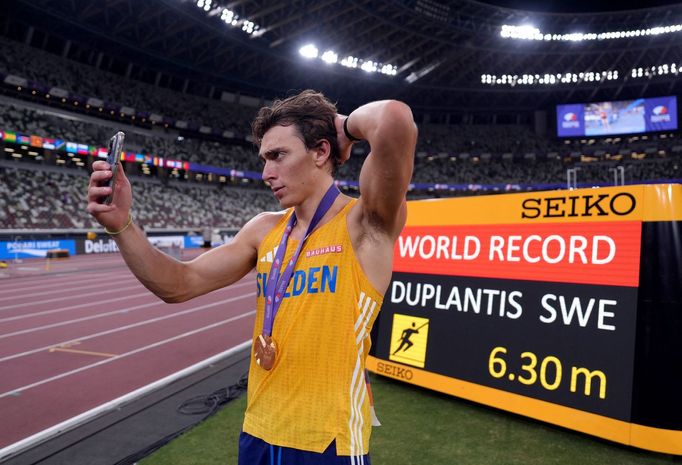 Švédský tyčkař Armand Duplantis a jeho rekord při MS v atletice 2025 v Tokiu